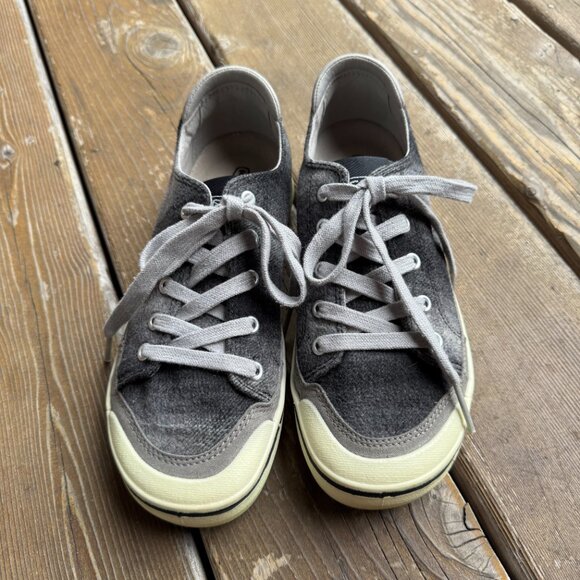 KEEN Elsa IV Gray and Cream Plaid Lace Up Sneaker in Women's 7 / 37.5 - Picture 9 of 10